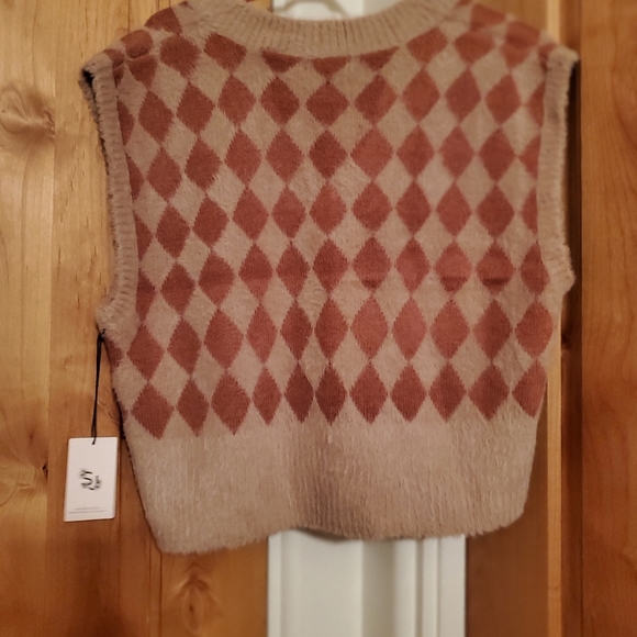 Super Soft Fuzzy Sincerely Jules brown and red argyle pattern sweater vest - Picture 2 of 5